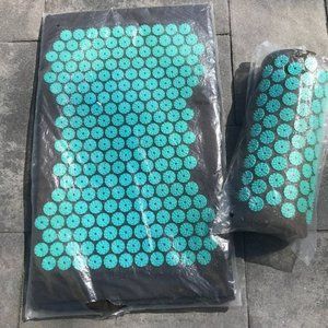 NEW SEALED IN PACKAGE  ACUPRESSURE MAT & BOLSTER PILLOW
